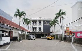 RedDoorz Plus @ Jalan Raden Intan Lampung